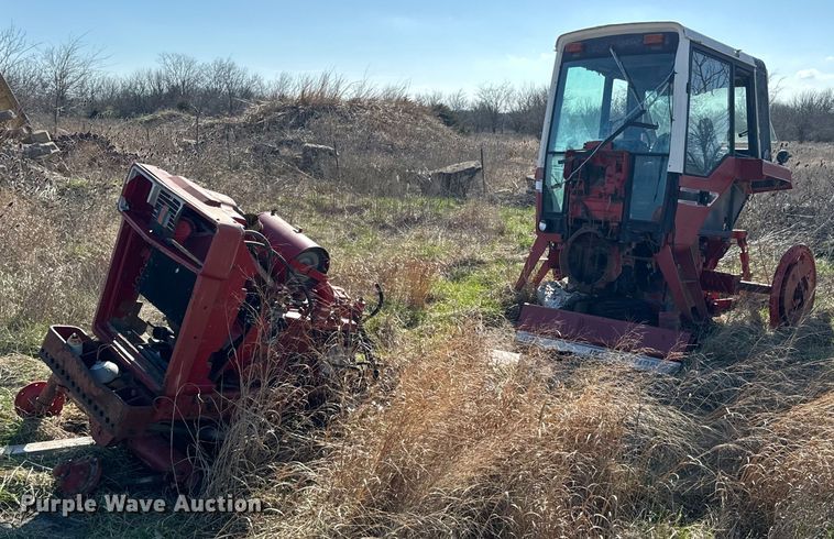 image for item ND9081 1981 International 1086 tractor