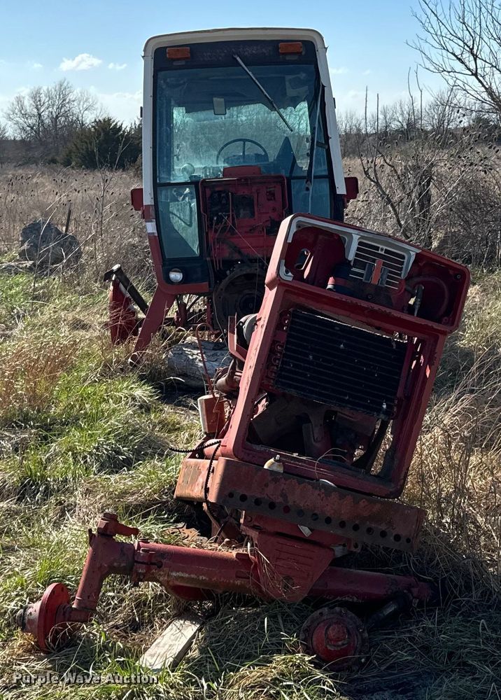 image for item ND9081 1981 International 1086 tractor