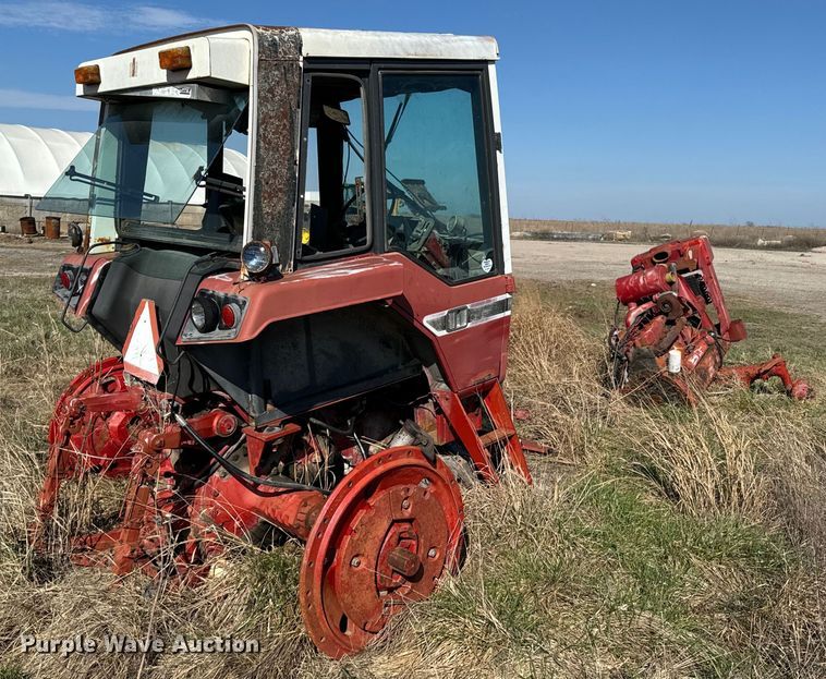 image for item ND9081 1981 International 1086 tractor