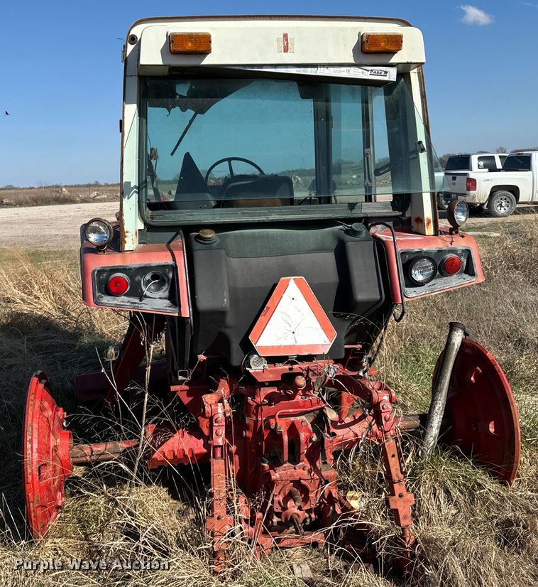 image for item ND9081 1981 International 1086 tractor
