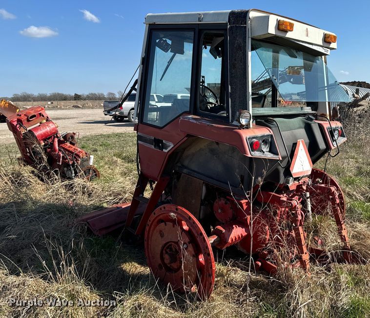 image for item ND9081 1981 International 1086 tractor
