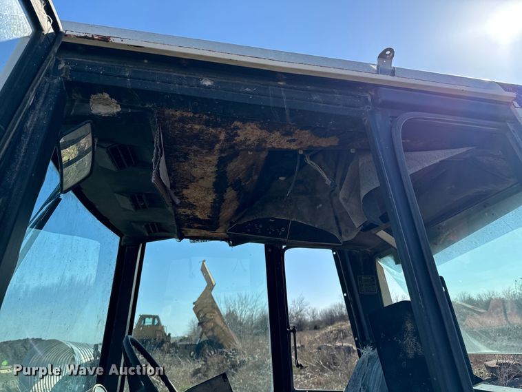 image for item ND9081 1981 International 1086 tractor