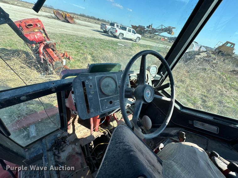 image for item ND9081 1981 International 1086 tractor