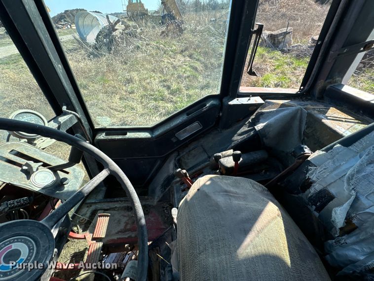 image for item ND9081 1981 International 1086 tractor