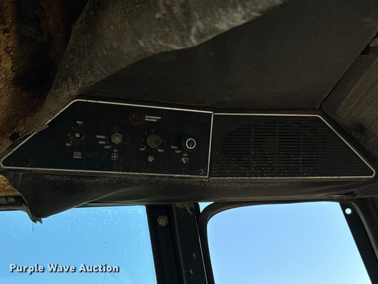 image for item ND9081 1981 International 1086 tractor