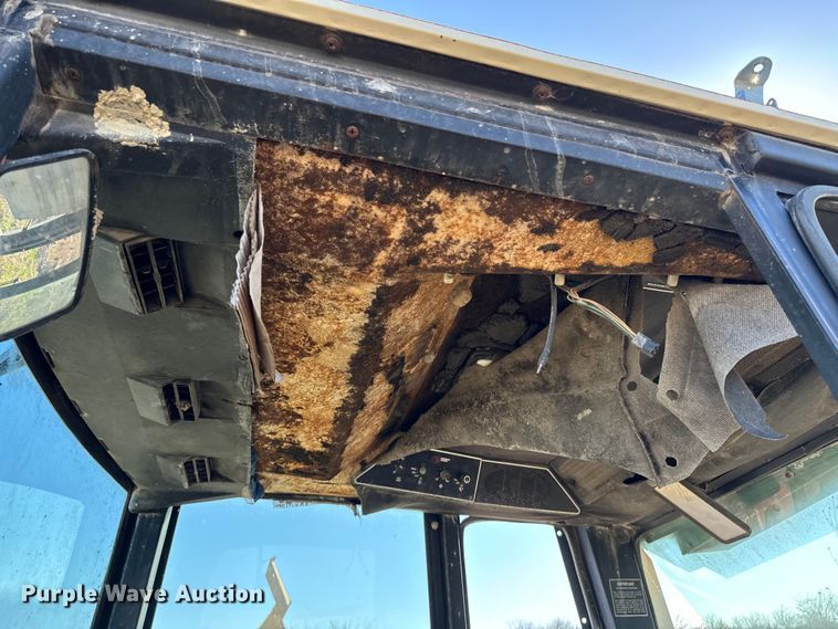 image for item ND9081 1981 International 1086 tractor