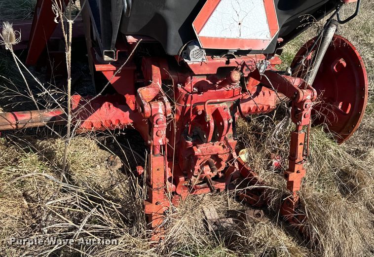 image for item ND9081 1981 International 1086 tractor