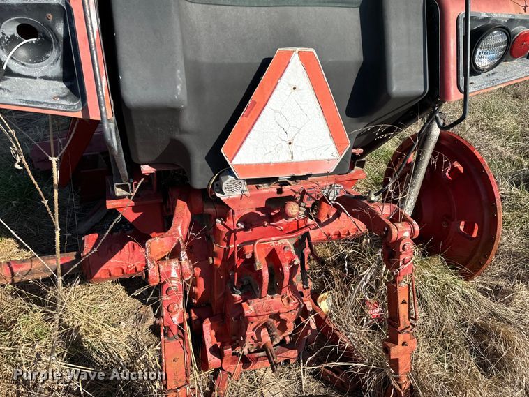 image for item ND9081 1981 International 1086 tractor