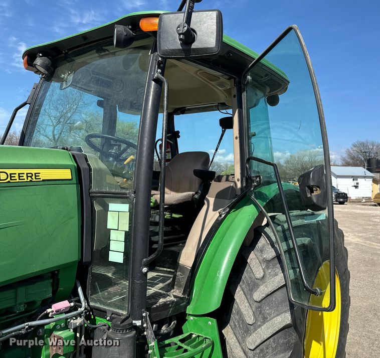 image for item ND9082 2015 John Deere 6115D MFWD tractor