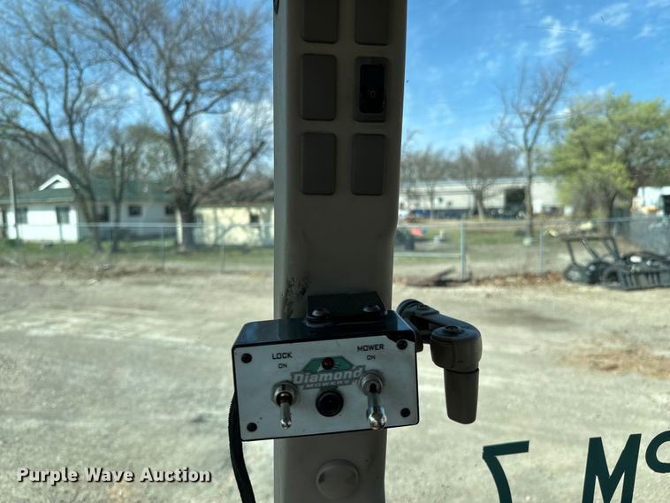 image for item ND9082 2015 John Deere 6115D MFWD tractor