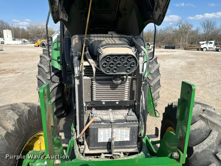 image for item ND9082 2015 John Deere 6115D MFWD tractor