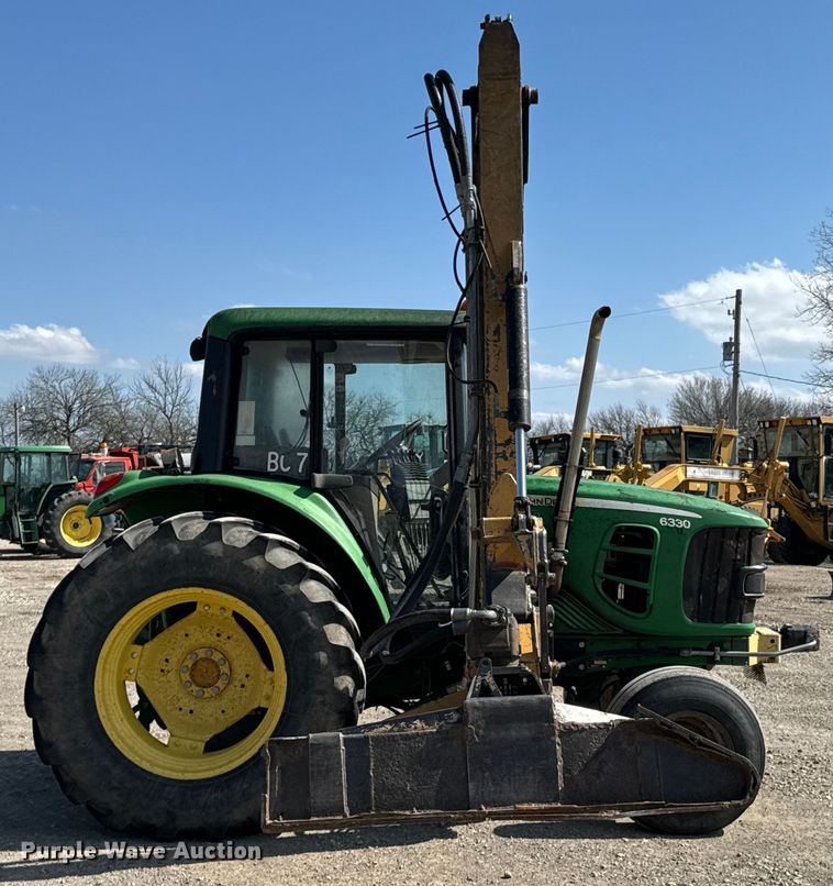 image for item ND9084 2010 John Deere 6330 tractor