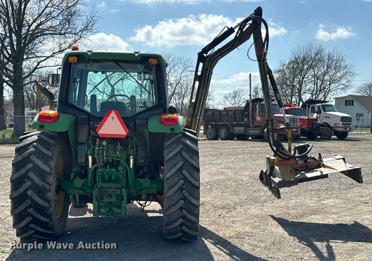 image for item ND9084 2010 John Deere 6330 tractor