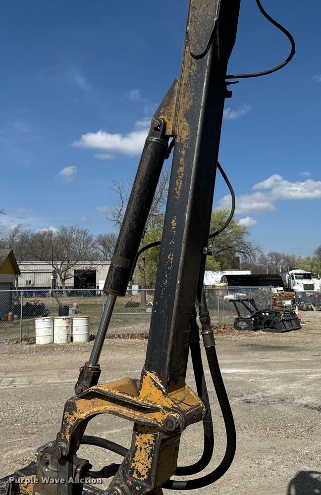 image for item ND9084 2010 John Deere 6330 tractor