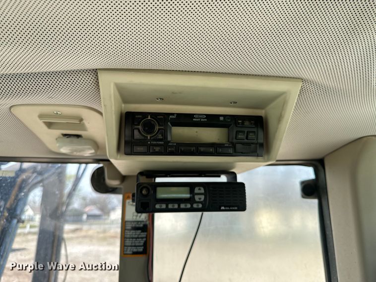 image for item ND9084 2010 John Deere 6330 tractor