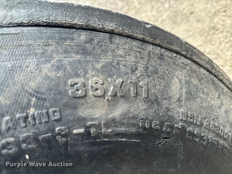 image for item ND9084 2010 John Deere 6330 tractor