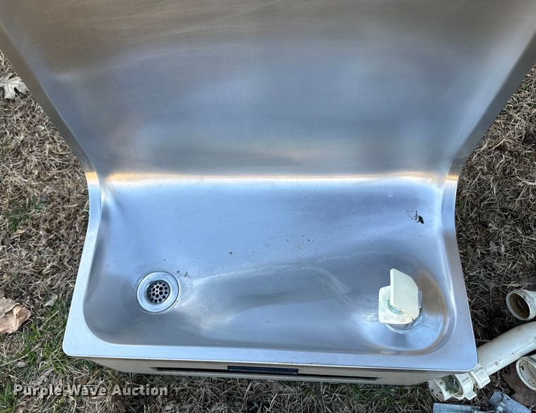 image for item NF9492 Elkay water fountain