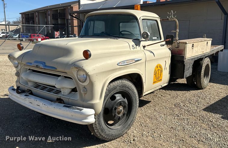 image for item NF9502 1957 Chevrolet  6400 winch truck
