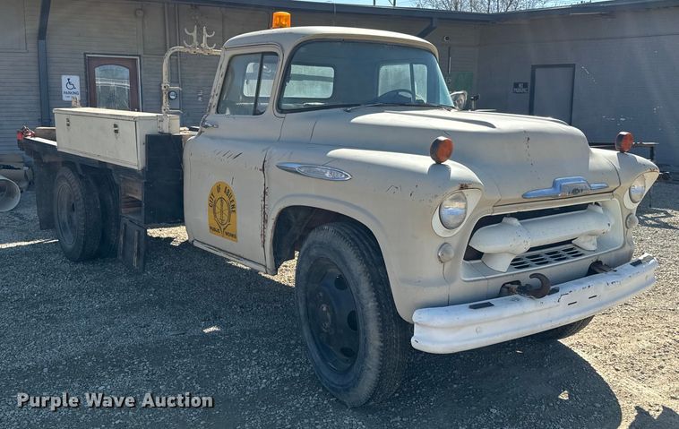 image for item NF9502 1957 Chevrolet  6400 winch truck