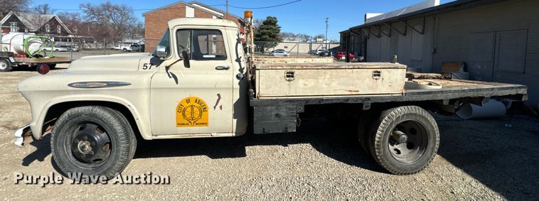 image for item NF9502 1957 Chevrolet  6400 winch truck
