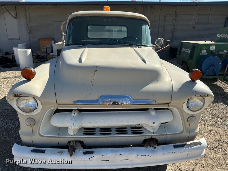 image for item NF9502 1957 Chevrolet  6400 winch truck