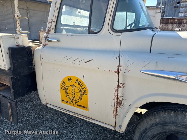 image for item NF9502 1957 Chevrolet  6400 winch truck