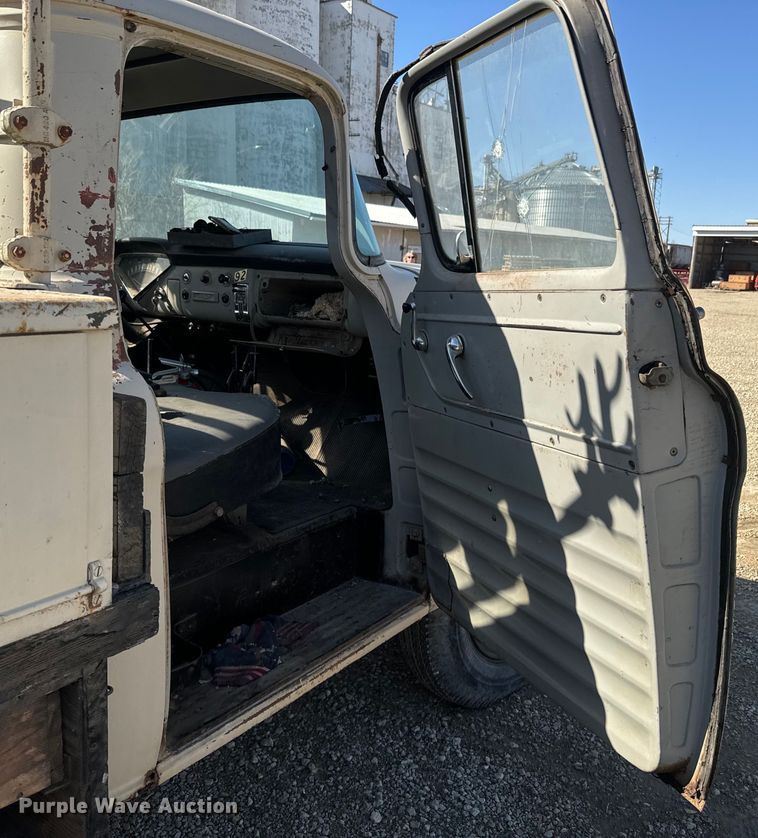 image for item NF9502 1957 Chevrolet  6400 winch truck