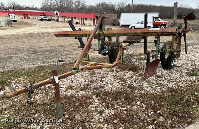 image for item NH9006 Tillage equipment 