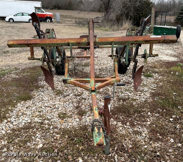 image for item NH9006 Tillage equipment 