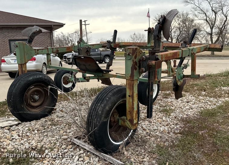 image for item NH9006 Tillage equipment 