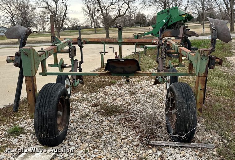 image for item NH9006 Tillage equipment 