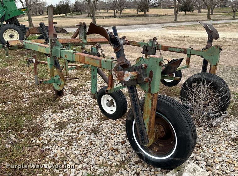 image for item NH9006 Tillage equipment 