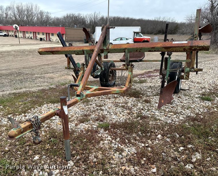 image for item NH9006 Tillage equipment 