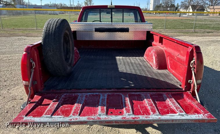 image for item NH9016 1990 GMC Sierra K1500 pickup truck