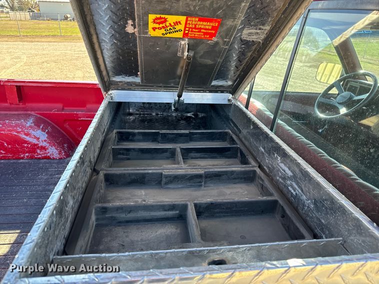 image for item NH9016 1990 GMC Sierra K1500 pickup truck