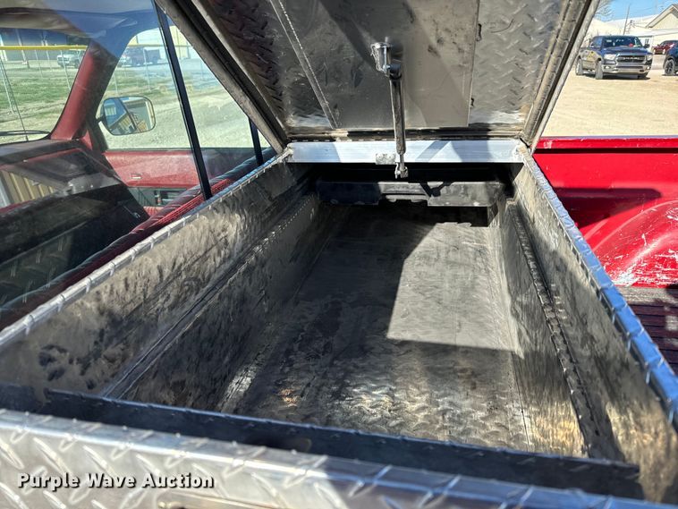 image for item NH9016 1990 GMC Sierra K1500 pickup truck