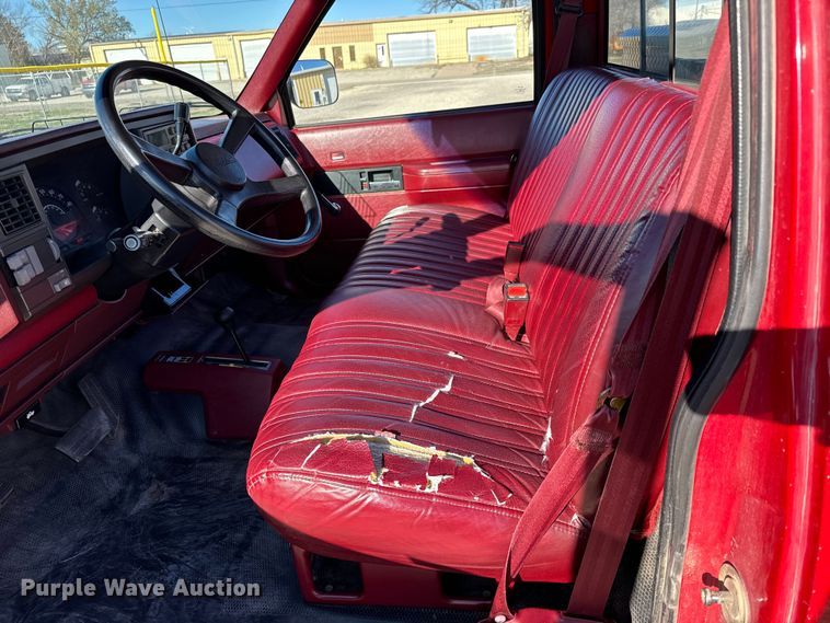 image for item NH9016 1990 GMC Sierra K1500 pickup truck