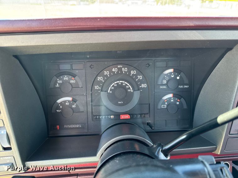 image for item NH9016 1990 GMC Sierra K1500 pickup truck