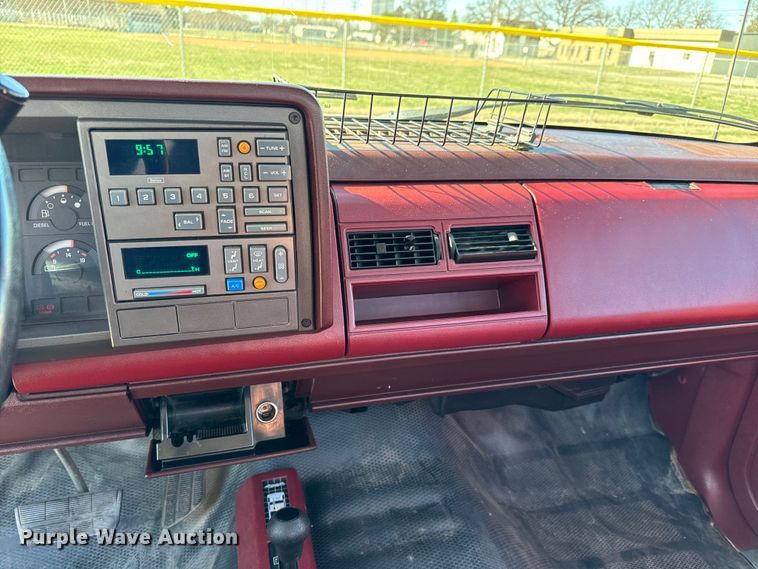 image for item NH9016 1990 GMC Sierra K1500 pickup truck