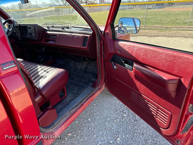 image for item NH9016 1990 GMC Sierra K1500 pickup truck