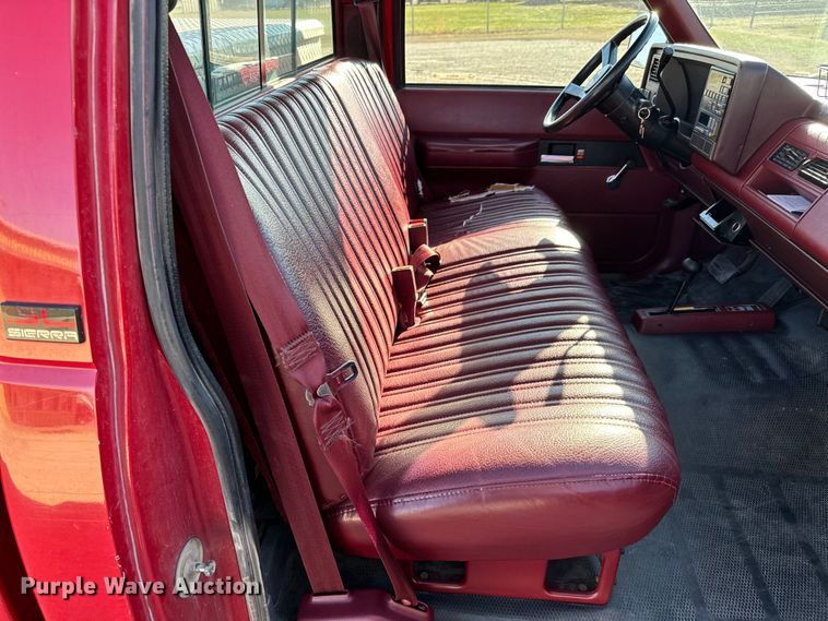 image for item NH9016 1990 GMC Sierra K1500 pickup truck