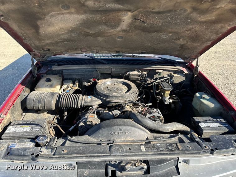 image for item NH9016 1990 GMC Sierra K1500 pickup truck