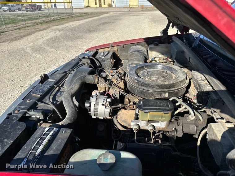 image for item NH9016 1990 GMC Sierra K1500 pickup truck