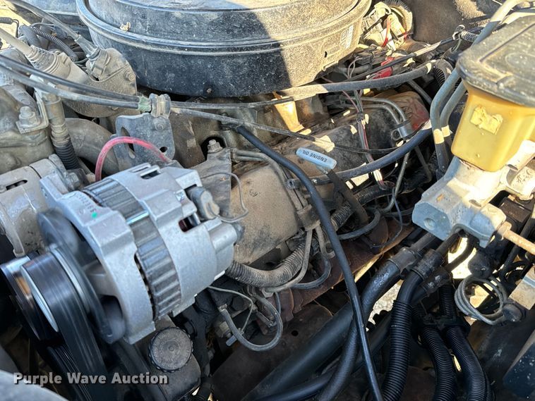 image for item NH9016 1990 GMC Sierra K1500 pickup truck