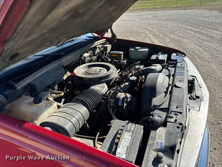 image for item NH9016 1990 GMC Sierra K1500 pickup truck