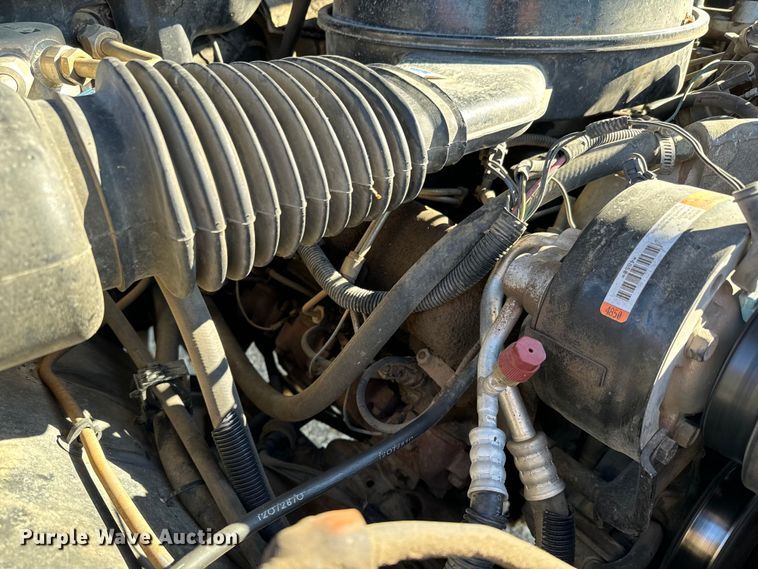 image for item NH9016 1990 GMC Sierra K1500 pickup truck