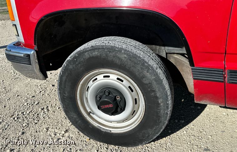 image for item NH9016 1990 GMC Sierra K1500 pickup truck