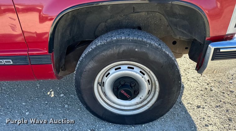 image for item NH9016 1990 GMC Sierra K1500 pickup truck