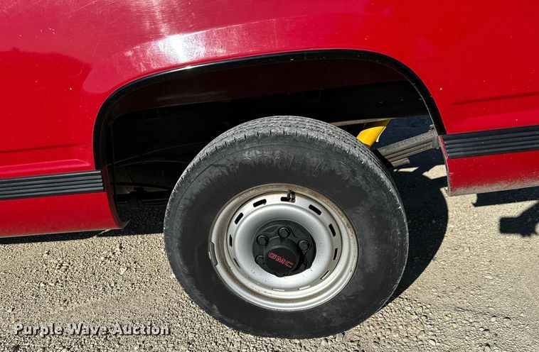 image for item NH9016 1990 GMC Sierra K1500 pickup truck