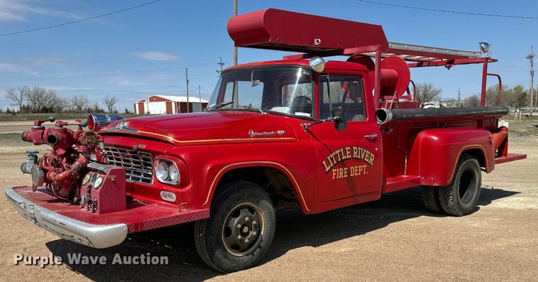 image for item NH9046 1961 International Harvester  C-132 pumper fire truck